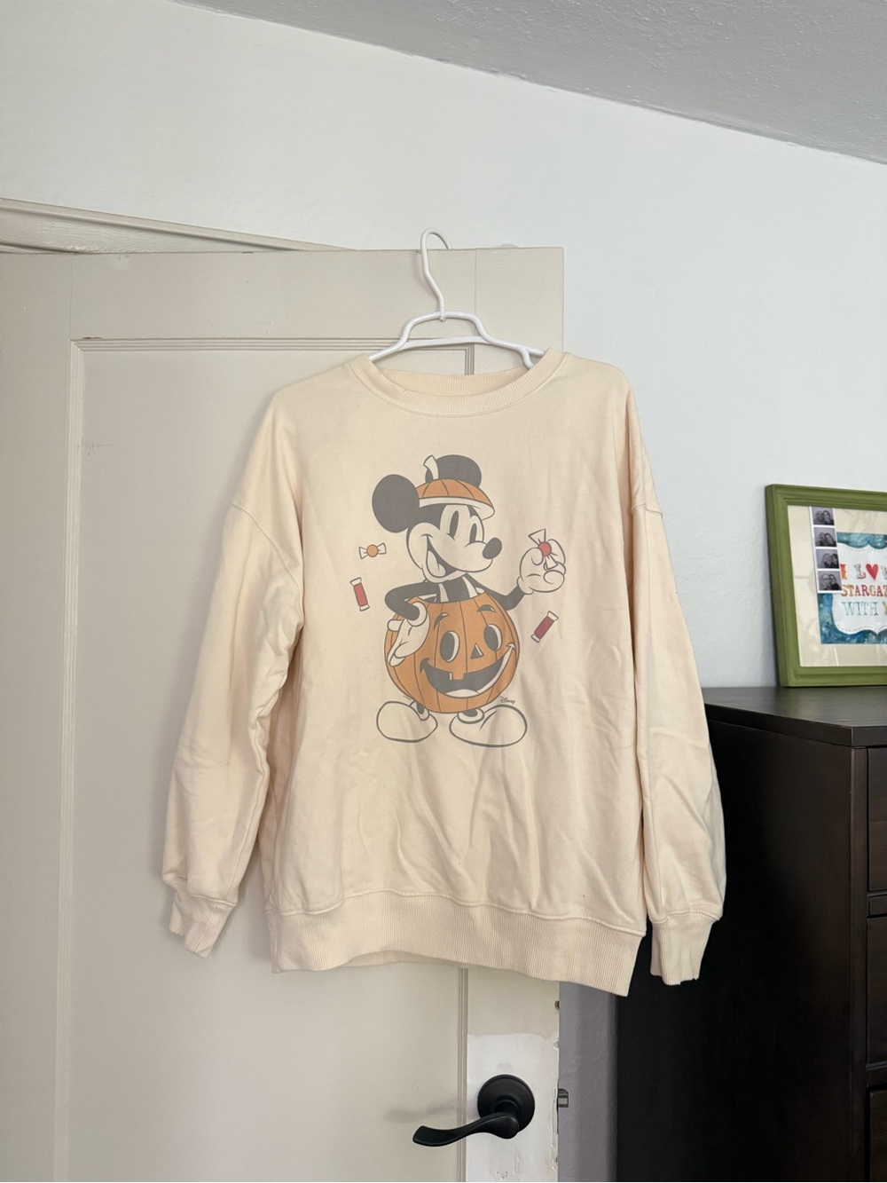 American Eagle Outfitters Cream Mickey Pumpkin Graphic Crewneck Sweatshirt